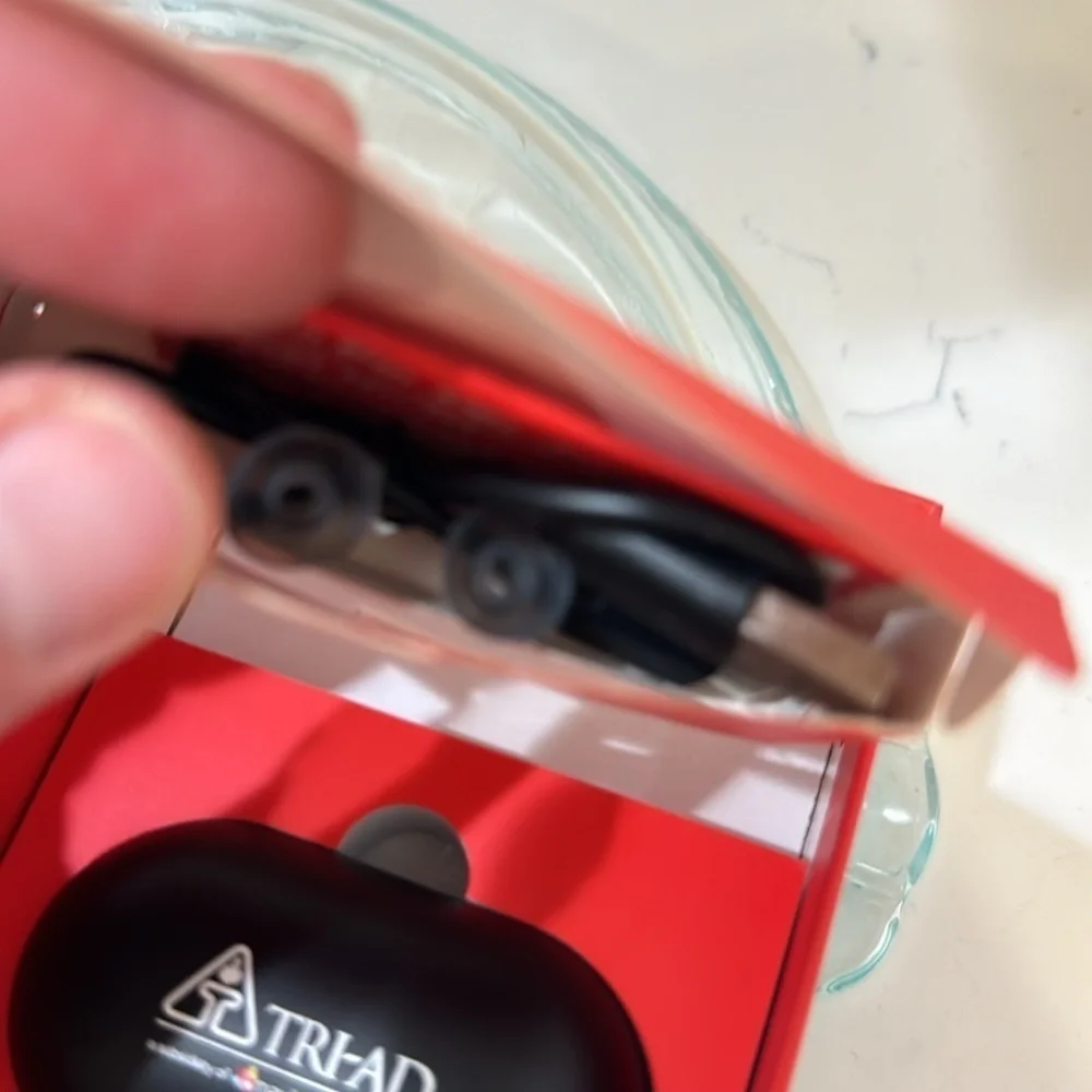 Atom crisp clean sound earbuds New